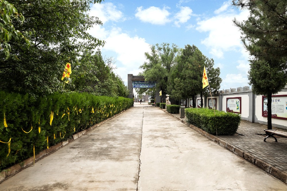探寻八达岭人民公墓地理位置碑型价格：京北的生命纪念圣地与风水福地